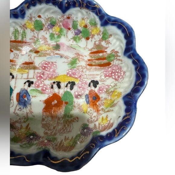 Vintage Handpainted Japan Scalloped Mini Bowl - Picture 3 of 8